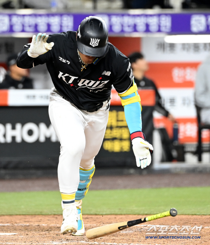 260분 혈투 끝낸 김현수! 9회 싹쓸이 3타점 결승타…'4G 40점' KT, 한화 잡고 창단 첫 개막 4연승 → '무패' 단독 선두 [대전리뷰]