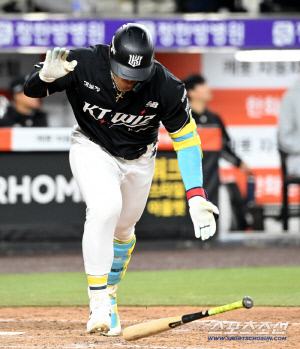 260분 혈투 끝낸 김현수! 9회 싹쓸이 3타점 결승타…'4G 40점' KT, 한화 잡고 창단 첫 개막 4연승 → '무패' 단독 선두 [대전리뷰]