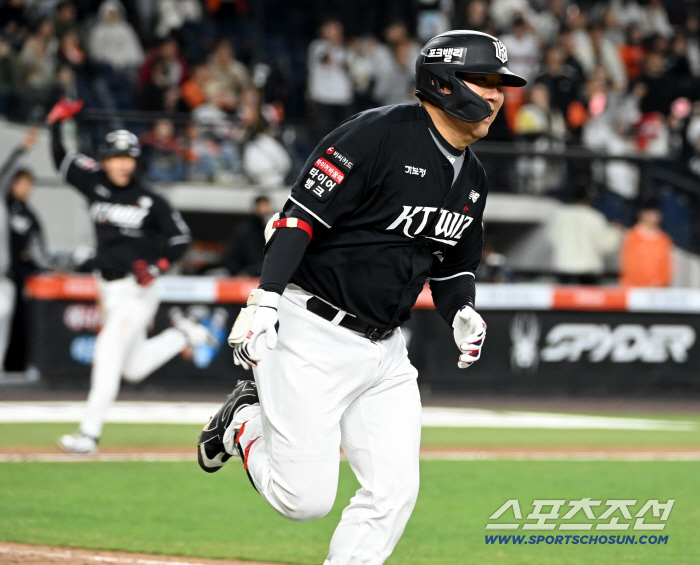 "김현수 있는 팀은 행복해" 사령탑 예감 적중…38세 타격기계의 집중력, 4시간 19분 혈투에도 서슬퍼랬다 [대전피플]