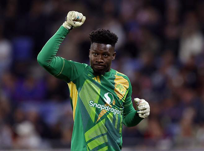 텐하흐 잡아와! 재정난 맨유, 역대급 뻘계약...UCL 진출해도 울상→'역대 최악의 GK'는 미소