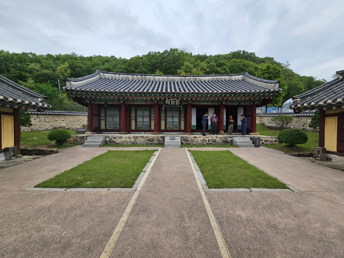 ◇창절사는 절이 아닌 서원이다. 단종 복위를 외치던 사육신과 생육신, 엄홍도의 위폐가 모셔져 있는 곳이다. 주변 퐁경이 아름다워 현지인즐이 즐겨 찾는 곳이다. 사진제공=지엔씨21