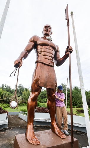 타가족 족장의 동상 [사진/임헌정 기자]
