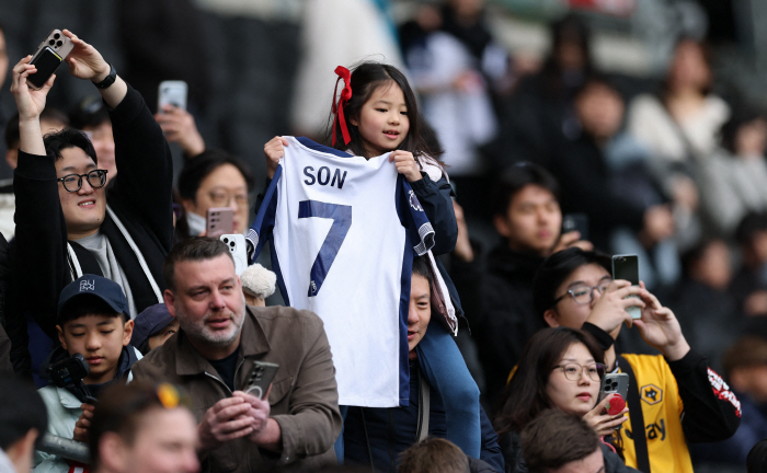 "손흥민 너무 그리워, 다시 데려와라" 거의 구걸 수준...SON 떠난 후 '초유의 2부 강등 위기' 토트넘 솔직 팬심