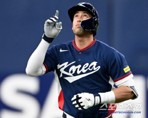 '마이너리그는 좁다니까' 어머니의 나라를 위해 뛴 '효자 거포' 2홈런 5타점 괴력 발휘