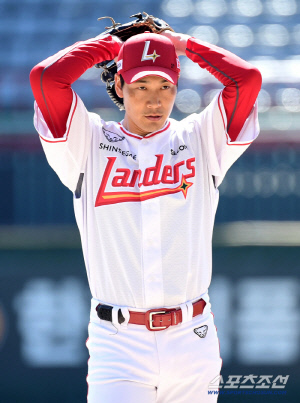 긴장했나? '日 66승' 투수 공식 데뷔전, 작년 꼴찌 타선에 5실점…어떻게 봐야 할까