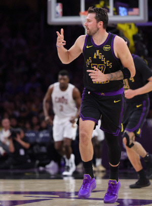 '농구신'이 강림한 3월 맹활약. 돈치치 MVP 중간순위 2위→4위. 급락한 이유 밝혀졌다. 美 매체 