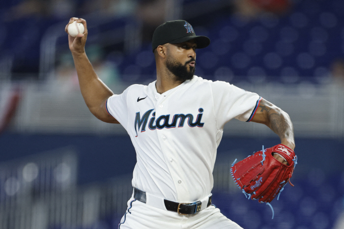 재밌네! 스킨스에 무서운 선배가 나타났다, 알칸타라 '매덕스' 피칭 올시즌 첫 완투 폭발