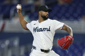 재밌네! 스킨스에 무서운 선배가 나타났다, 알칸타라 '매덕스' 피칭 올시즌 첫 완투 폭발