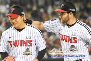 히트상품 탄생! 우타 거포 아닌 153km 사이드암 강속구네. 데뷔 첫 홀드 따냈다. 유일한 無출루 투수다[SC포커스]