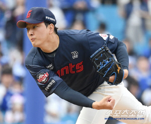 박정민 150㎞ → 최준용 151㎞ → 정철원 김원중 145㎞ → 8회 9회가 더 느린 롯데의 고민. '교통사고' 김원중 반등은 언제쯤