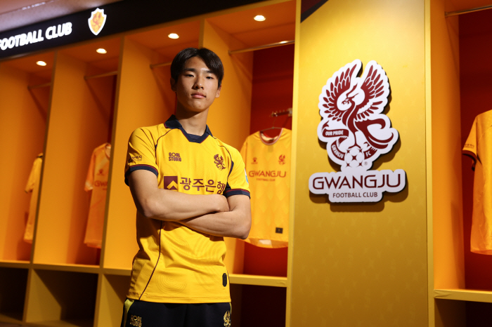 [오피셜] K리그 역대 최연소 출전 가능...광주, 2009년생 유망주 박성현과 준프로 계약