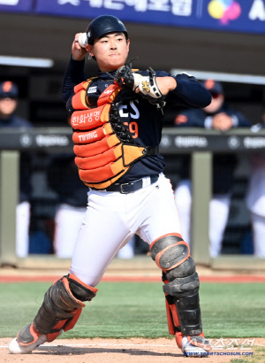 개막 5일만에 달라진 한화의 한가지  → '거포 포수' 선발출전…문동주와 호흡 어떨까 [대전In&Out]