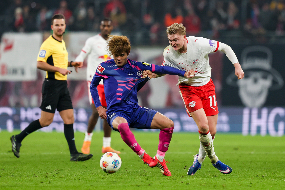 '우린 중미 없어 난리인데' 日에 패한 잉글랜드, 日중미에 완전 꽂혔다...獨언론 '이적료 1048억원부터 시작'