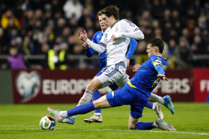 '안정환처럼 이탈리아서 쫓겨날까?' 伊 월드컵 탈락시킨 보스니아 수비수, 도발 인터뷰 급하게 '수습'