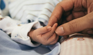 15세 소녀, 복통으로 병원 도착 후 출산…