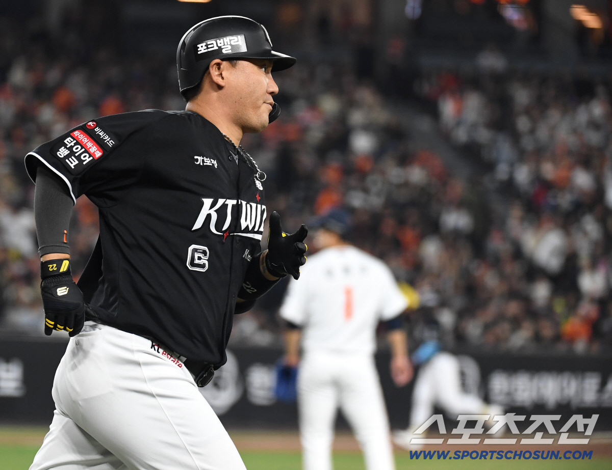 2일 대전 한화생명볼파크에서 열린 한화와 KT의 경기. 3회 1사 만루. 한화 문동주에게 만루 홈런을 날린 KT 장성우. 대전=송정헌 기자songs@sportschosun.com/2026.04.02/