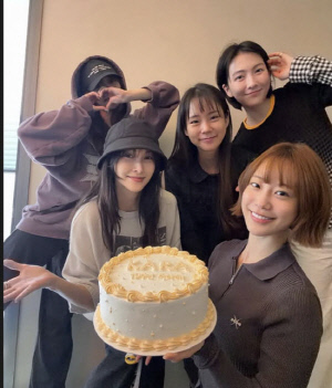 '벌써 19주년' 카라, 故 구하라 빼고 다 모였다…