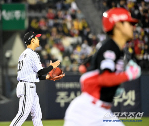 152㎞ 우강훈 가세, 철벽 필승조, 1점차 지켰다. LG 시즌 첫 연승 위닝시리즈[잠실리뷰]