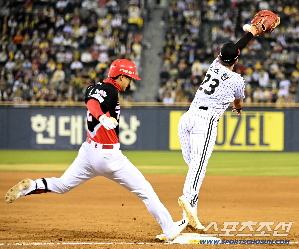 2일 잠실야구장에서 열린 KIA와 LG의 경기. 4회초 2사 1,2루 KIA 박민이 내야안타로 진루하고 있다. 잠실=허상욱 기자wook@sportschosun.com/2026.04.02/