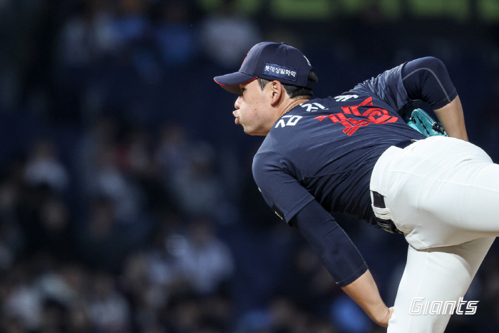 롯데 김진욱이 2일 창원 NC전에 선발 등판, 역투를 펼쳤지만 승리투수 요건 눈앞에서 아쉬움을 삼켰다. 4⅔이닝 3실점으로 물러났다. 사진제공=롯데 자이언츠