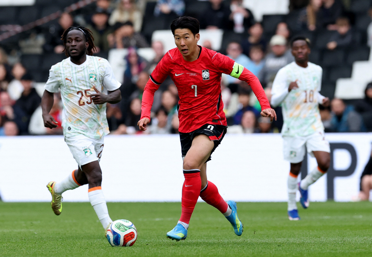 Soccer Football - International Friendly - South Korea v Ivory Coast - Stadium MK, Milton Keynes, Britain - March 28, 2026 South Korea's Son Heung-Min in action with Ivory Coast's Parfait Guiagon Action Images via Reuters/Andrew Boyers