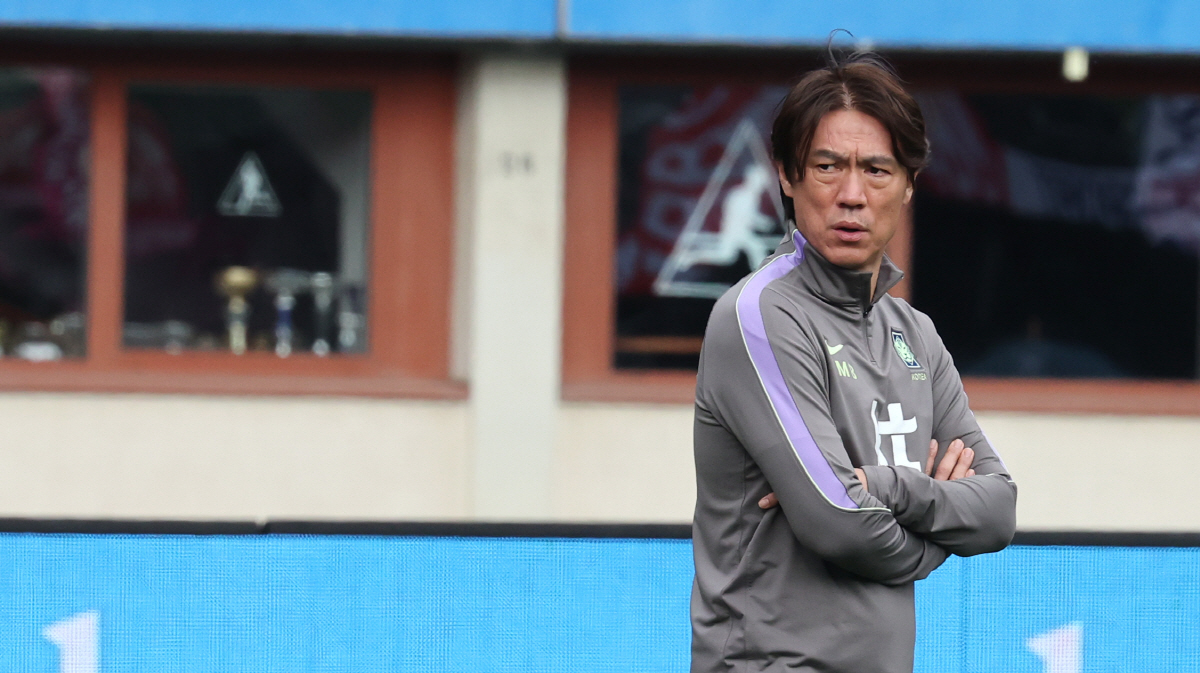 韓 축구 미쳤다! 1티어 매체 '오피셜' 공식인정, "손흥민-이강인-황희찬 잘하면, 亞 최고 성적 가능" 파워랭킹 16위 등극→일본은 '충격 21위'