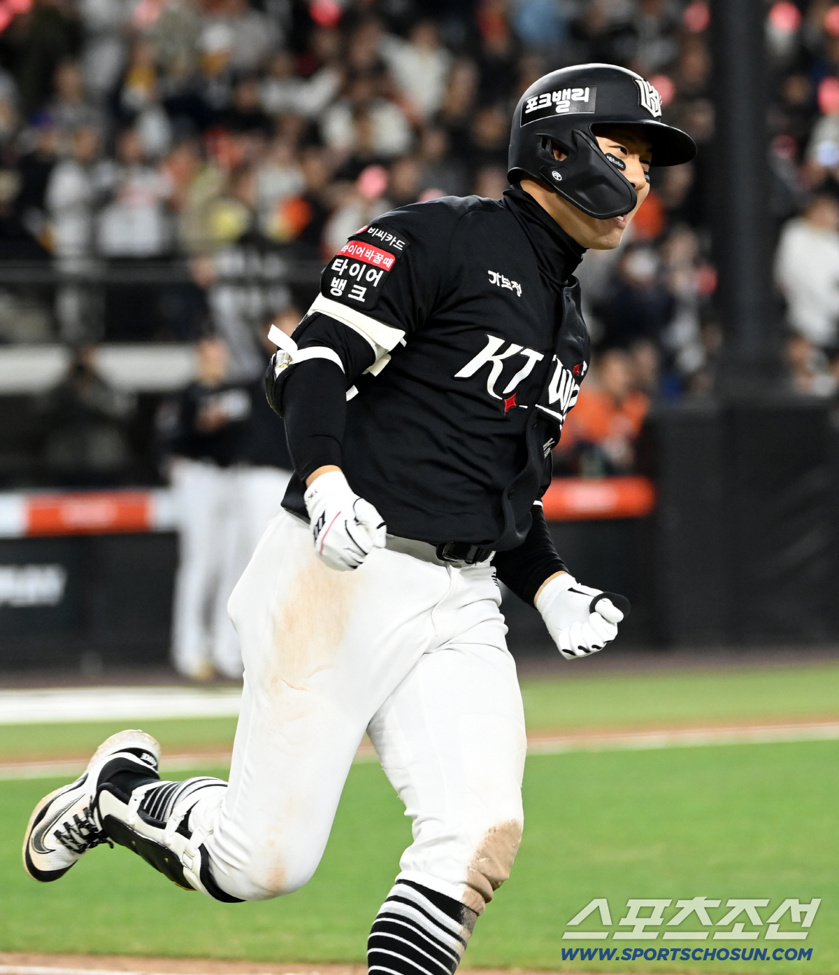1일 대전한화생명볼파크에서 열린 KT와 한화의 경기. 8회초 2사 만루 KT 최원준이 3타점 2루타를 치고 환호하고 있다. 대전=허상욱 기자wook@sportschosun.com/2026.04.01/