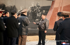 김정은, `완공 임박` 파병 기념관 찾아 