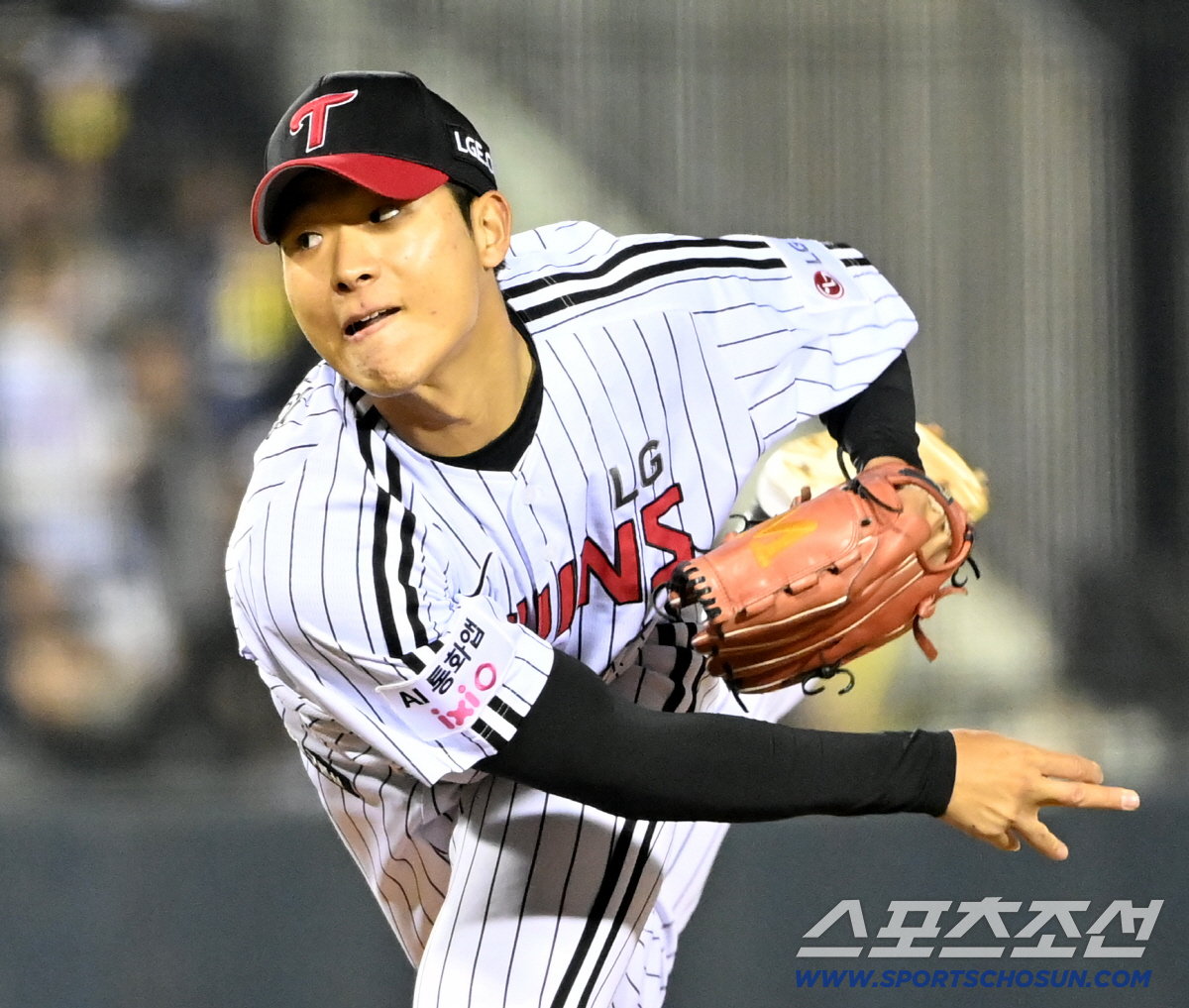 2일 잠실야구장에서 열린 KIA와 LG의 경기. LG 우강훈이 역투하고 있다. 잠실=허상욱 기자wook@sportschosun.com/2026.04.02/
