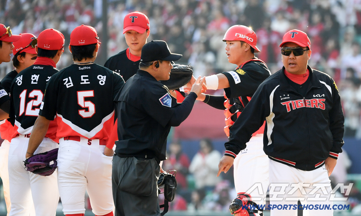 시즌 초반 승패 결과보다 선수들 부상이 더 걱정인 이범호 감독.
