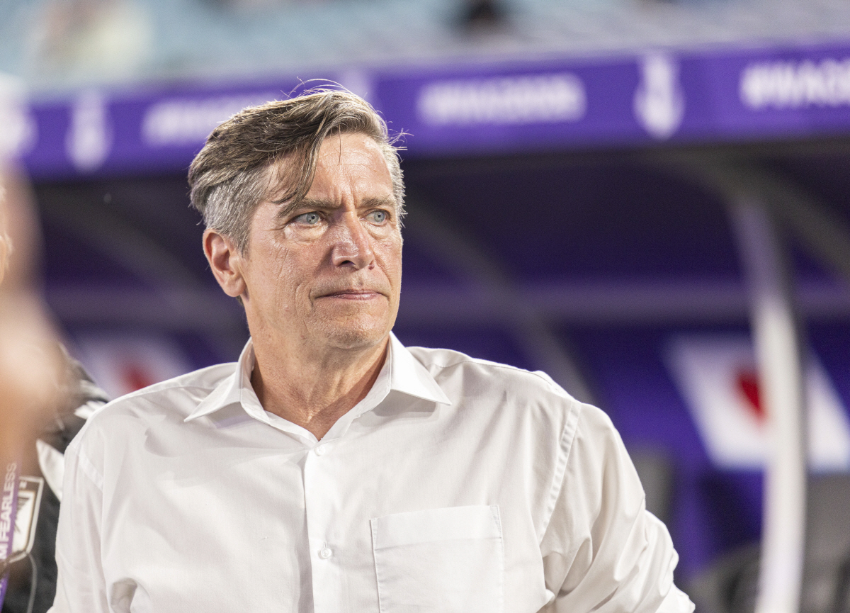 (260318) -- SYDNEY, March 18, 2026 (Xinhua) -- Nils Nielsen, head coach of Japan, reacts during the semifinal of Women's Asian Cup between Japan and South Korea in Sydney, Australia, March 18, 2026. (Photo by Hu Jingchen/Xinhua)