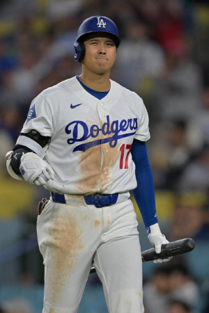 '부상 의혹' 오타니, 결국 헤쳐나갈 것...이례적인 타격훈련에 담긴 의미