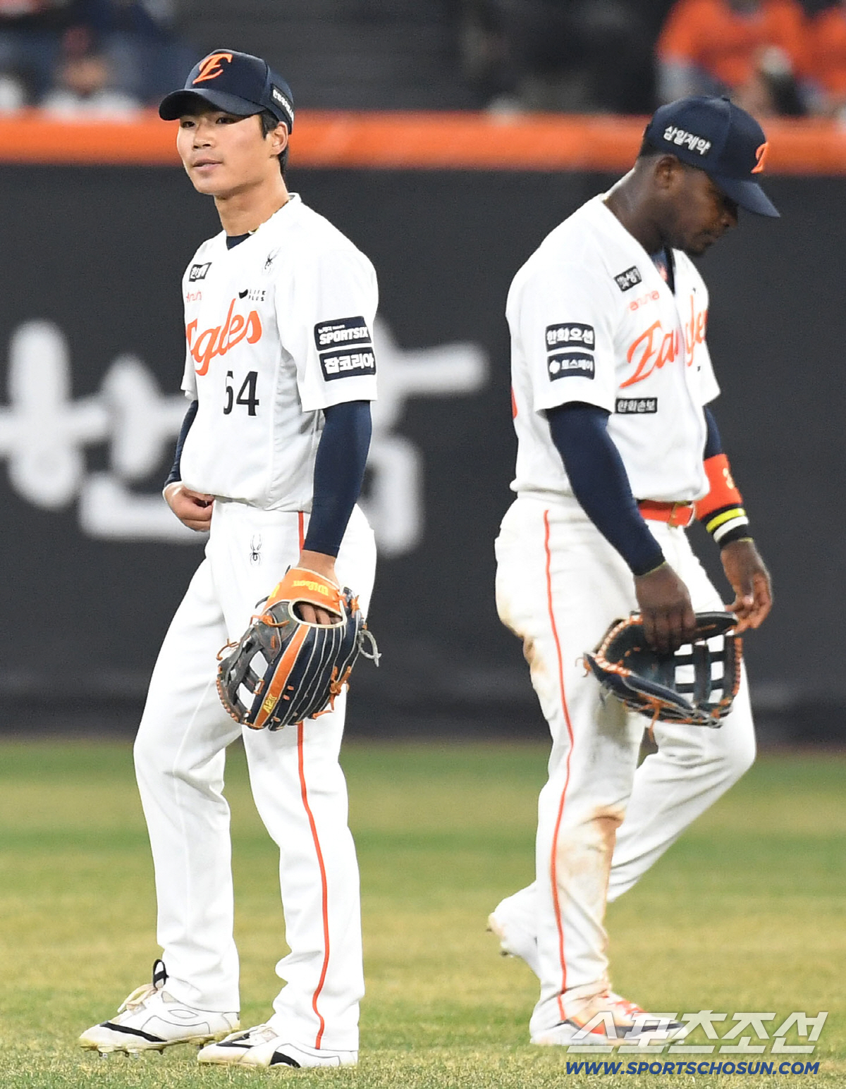 2일 대전 한화생명볼파크에서 열린 한화와 KT의 경기. 6회 1사 2, 3루. KT 류현인의 볼을 잡지 못한 한화 오재원 중견수. 대전=송정헌 기자songs@sportschosun.com/2026.04.02/