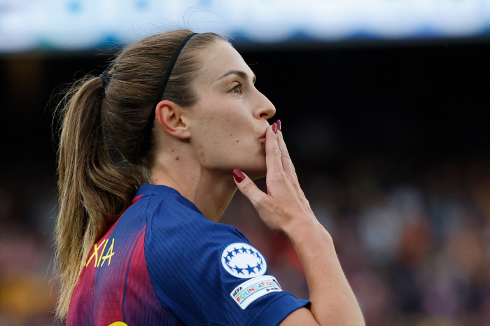 '남자축구 저리 가라' FC바르셀로나, 여자 '엘 클라시코' 대폭발! 레알 마드리드 6-0 대파, 1~2차전 합계 12-2 압살..'6만 관중 미쳤다'