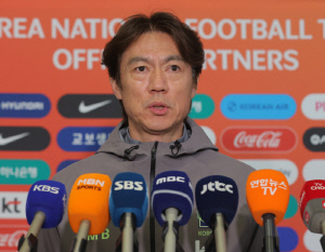 '손흥민 나이 많아 기량 떨어졌다' 비판 논란, 홍명보 감독 솔직 입장 