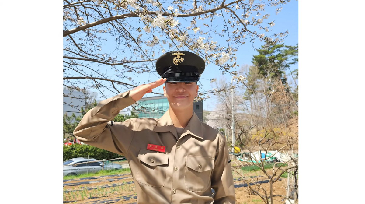 '해병대 입대' 정동원, 한달만 근황..군복입고 애국차 열창, 늠름한 자태