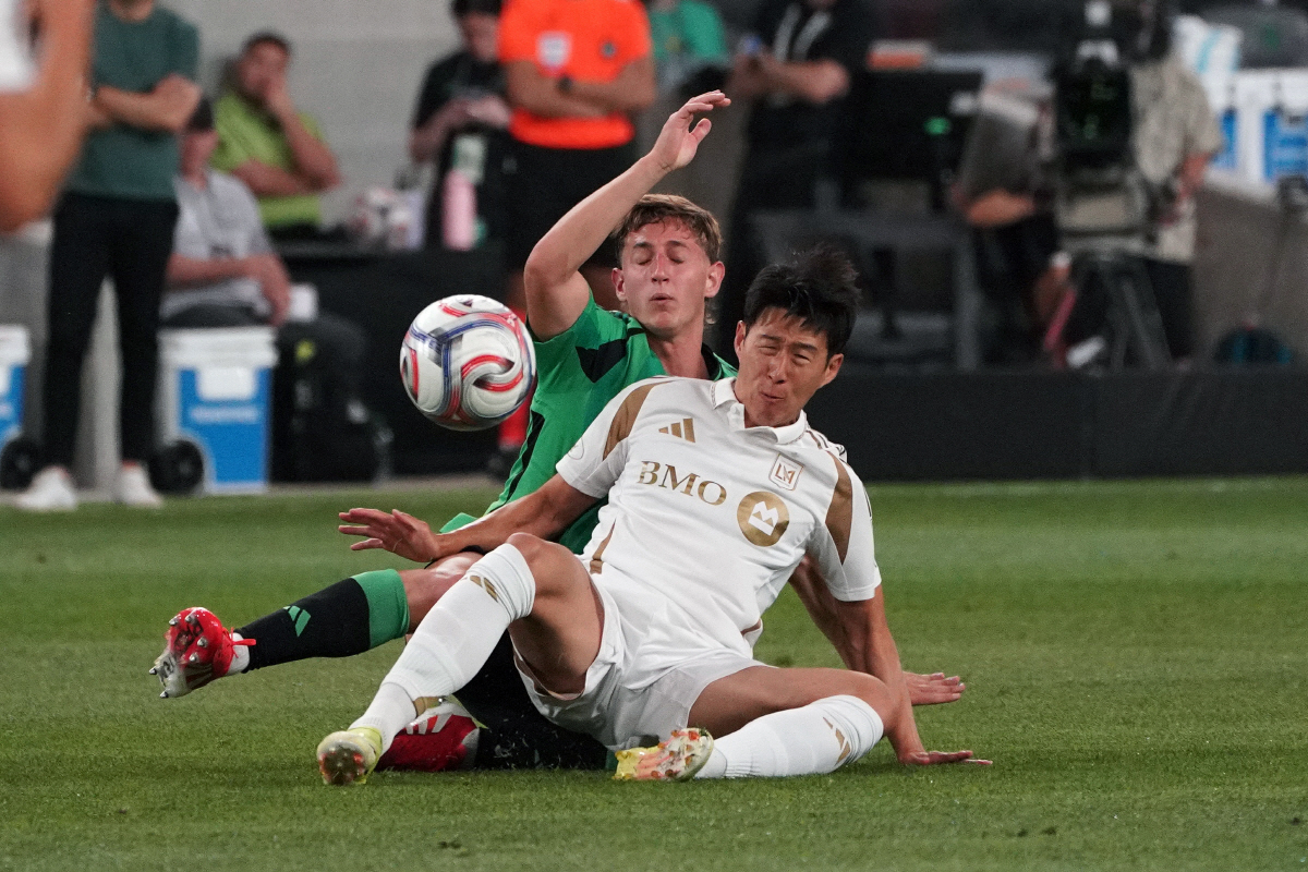 '시즌 1골' 손흥민 에이징 커브 심각 논란, LA FC 감독 소신 발언 "SON 기계 아냐, 이례적으로 힘든 프리시즌 보내"