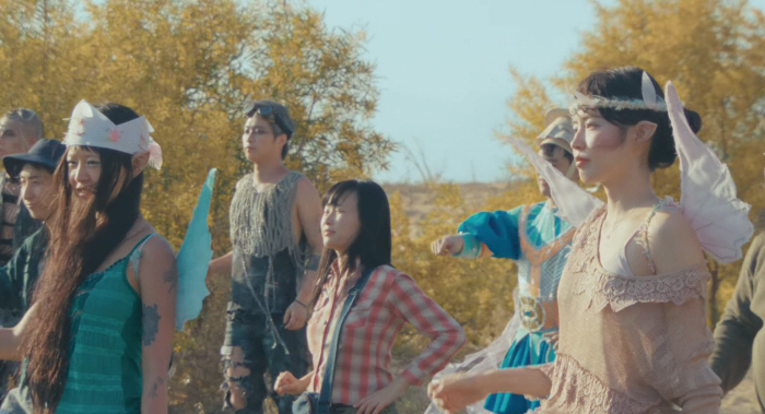 '이찬혁과 열애설' 하지수, 악뮤 신곡 뮤비서 포착..SNS에도 직접 공유