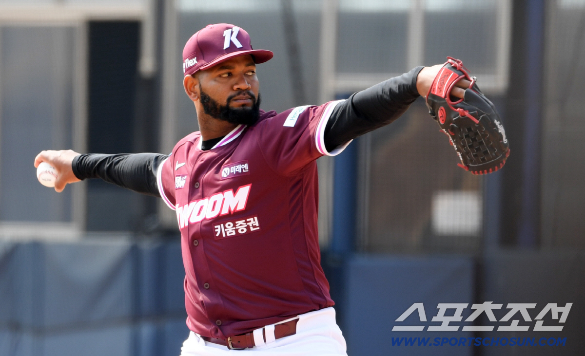 15일 마산야구장에서 열린 NC 다이노스와 키움 히어로즈의 시범경기. 키움 알칸타라가 역투하고 있다. 창원=박재만 기자 pjm@sportschosun.com/2026.03.15/