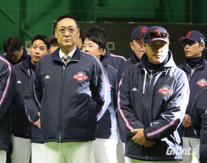 롯데 故김민재 코치 추모식.. 오랜 인연 SSG도 깊은 슬픔 [부산 현장]