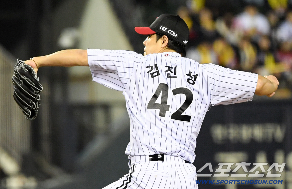 1일 잠실구장에서 열린 LG와 KIA의 경기. LG 김진성이 역투하고 있다. 잠실=박재만 기자 pjm@sportschosun.com/2026.04.01/
