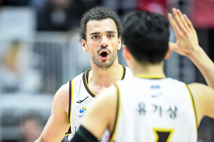 [리뷰] LG, 12년 만에 정규리그 우승 달성...KT에 87대60 완벽 대승