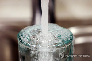 美, 식수 미세플라스틱 첫 규제 검토…오염물질 지정 예고