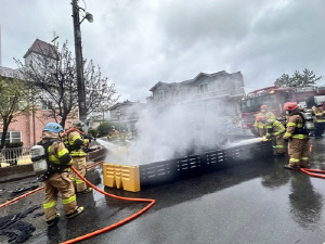 창원 연석 들이받은 전기 택시에 불…충격에 배터리 발화 추정