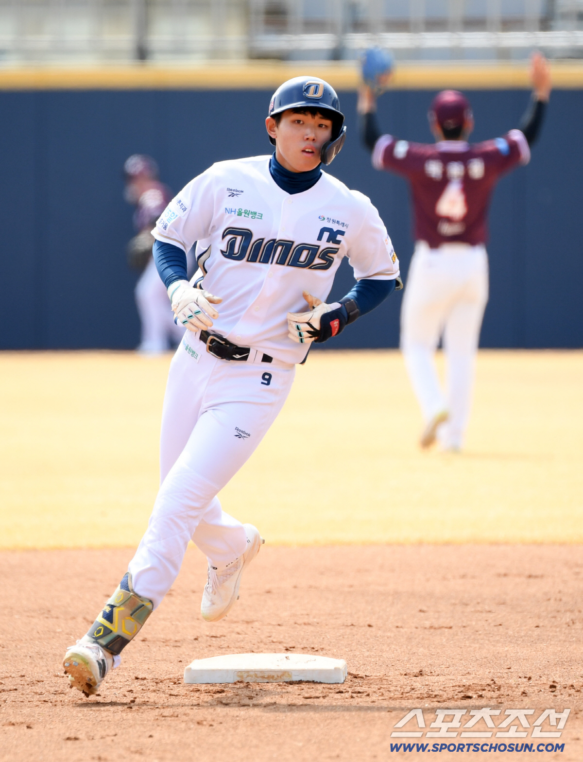 15일 마산야구장에서 열린 NC 다이노스와 키움 히어로즈의 시범경기. NC 신재인이 베이스를 돌고 있다. 창원=박재만 기자 pjm@sportschosun.com/2026.03.15/