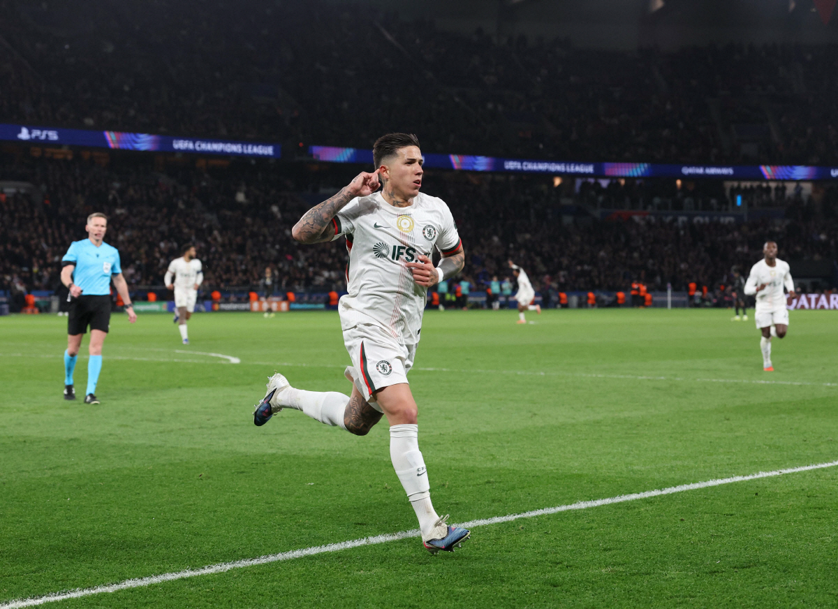 "자꾸 선 넘네" '극대노' 첼시 감독.'레알 이적설X구단 저격' 스타 MF에 2경기 출장정지 철퇴