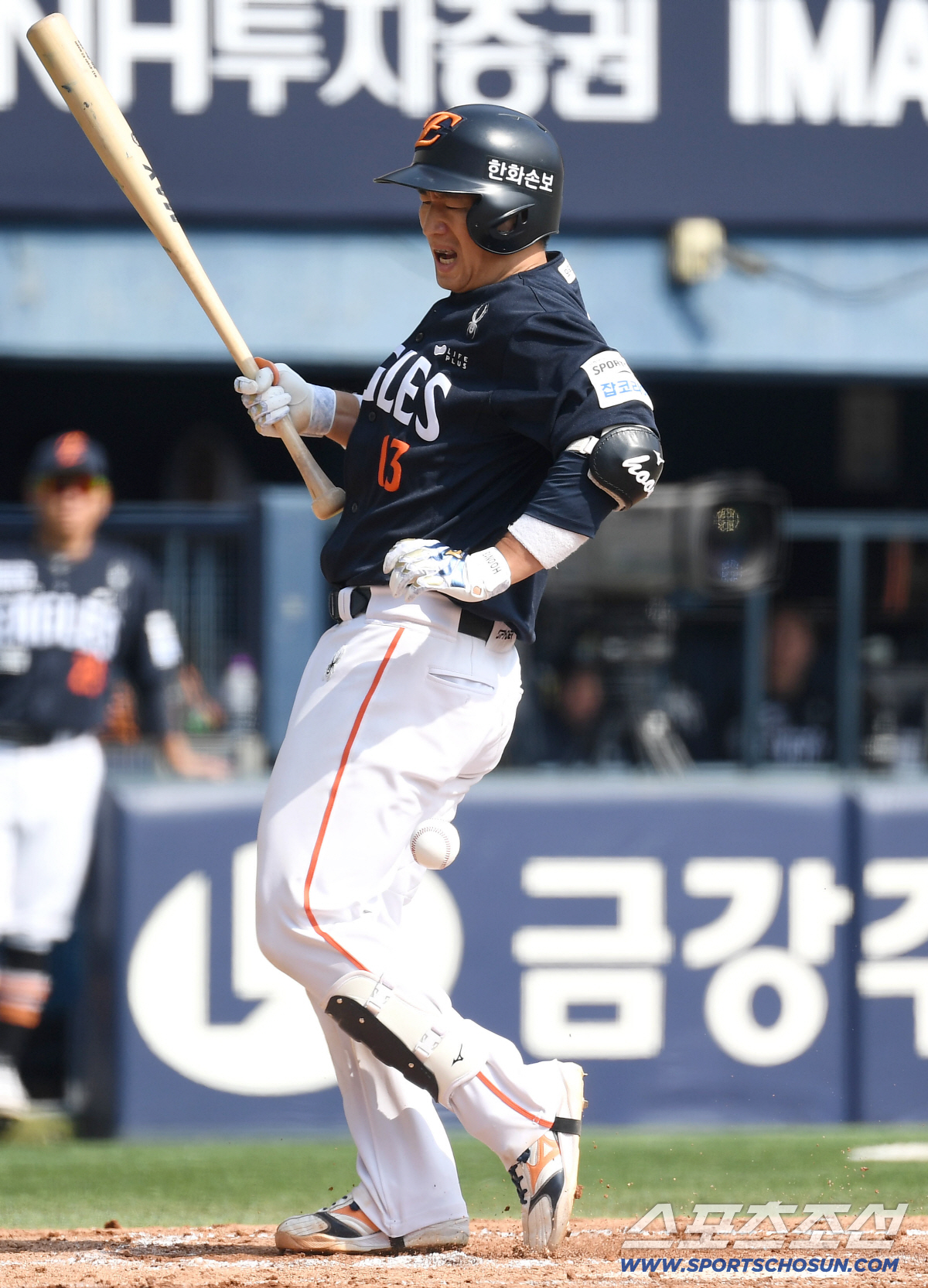 [포토] 최재훈 '고통스러운 몸에 맞는 볼'