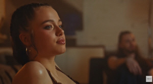 [공식] 안젤리나 졸리 딸 샤일로, 다영 뮤비 출연 비하인드..“오디션으로 뽑혔다”