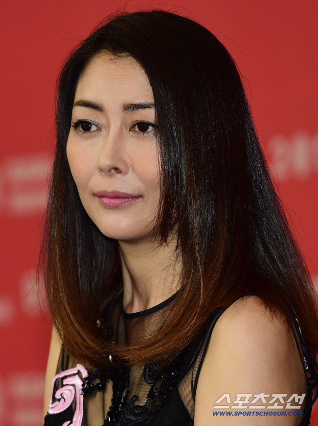 '러브레터' 나카야마 미호子, '200억 상속' 포기한 진짜 이유 "유산 아닌 부담"