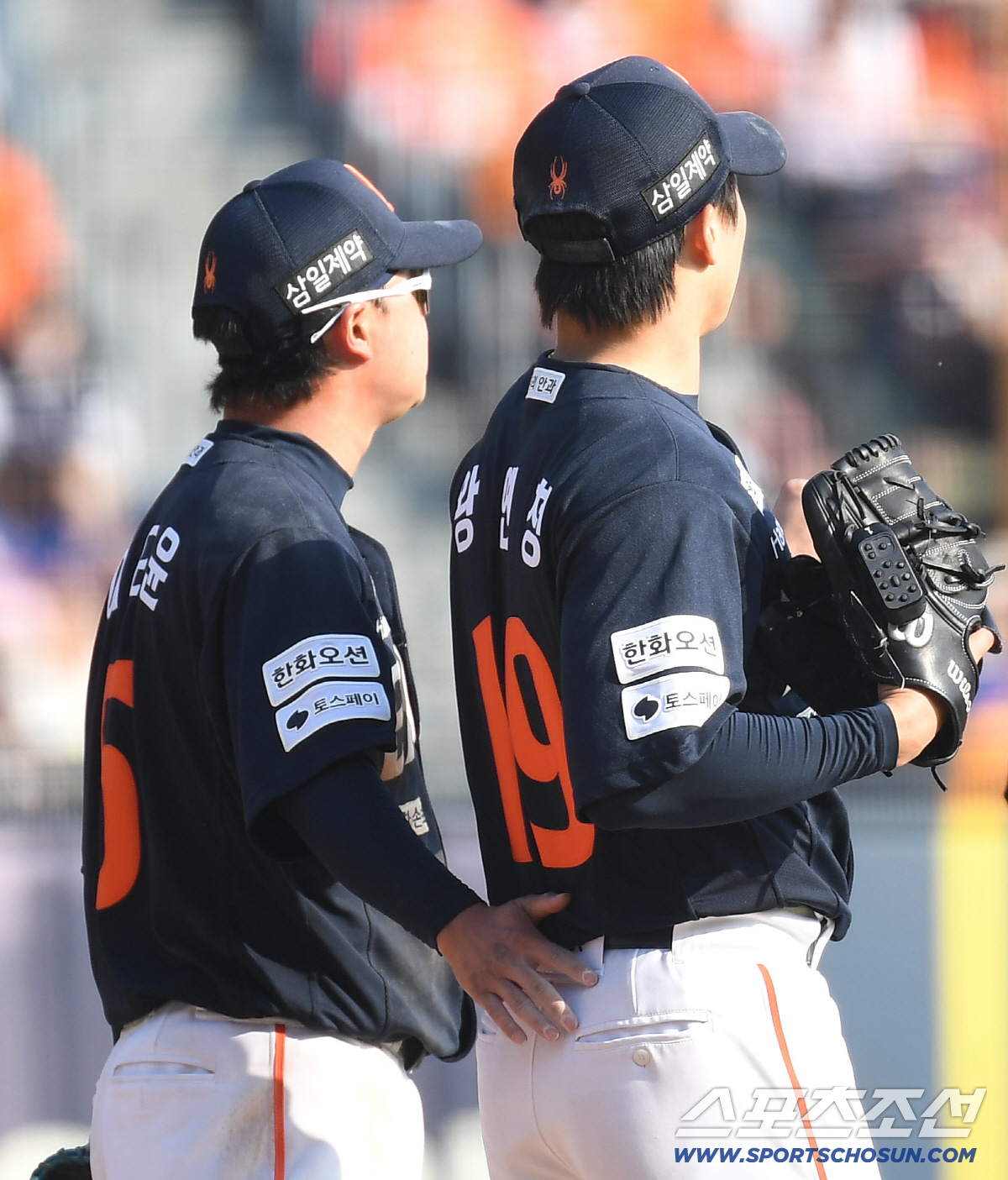 [포토] 이도윤에게 응원 보내는 왕옌청